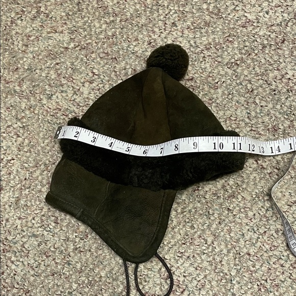 Vintage real Shearling Trapper Hat with Pom Pom and chin tie flaps - Picture 8 of 8